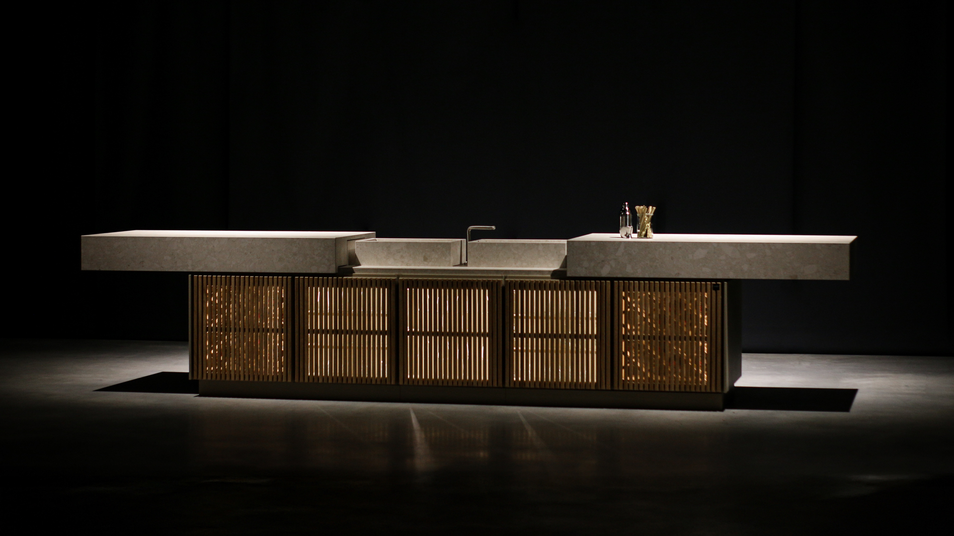 Floating Bar opened for preparation and entertaining